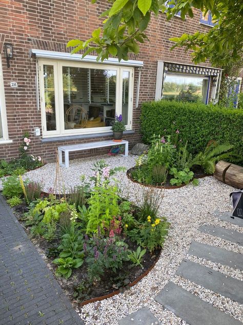 Voortuin Lorentzkade - Tuinburo Hartog & De Kievit Front Garden Ideas, Garden Ideas Uk, Garden Front Of House, Small Front Gardens, Small Front Yard Landscaping, Front Garden Design, Coastal Gardens, Outdoor Gardens Design, City Garden