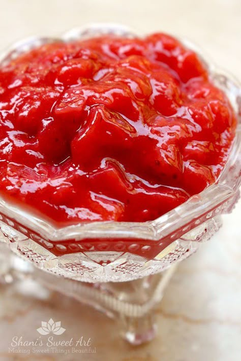 Best Cake Filling, Fruit Compote Recipe, Raspberry Cake Filling, Strawberry Cake Filling, Fresh Fruit Cake, Compote Recipe, Cake Filling Recipes, Strawberry Compote, Cake Filling