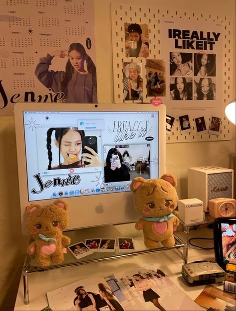 K Pop Bedroom Aesthetic, Room Ideas Kpop Aesthetic, K Pop Room Aesthetic, Korean Pop Aesthetic, Blackpink Room Decor, K Pop Room Decor, K Pop Room Ideas, K-pop Room, Y2k Room Aesthetic