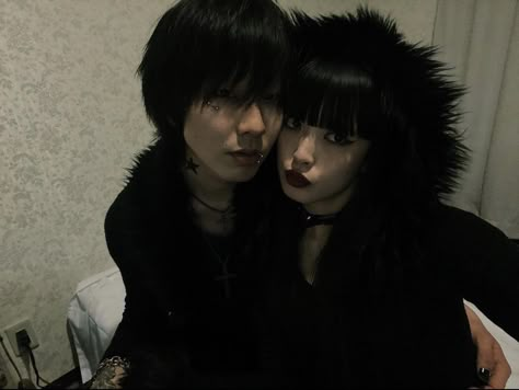 Emo Couple, Alternative Couple, Vampire Bride, Interesting Images, Profile Pictures, Hair