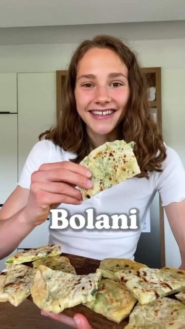 @easyvegan4u on Instagram: ""Get New The Complete Plant Based Cookbook - Over 100 Delicious Vegan Recipes and Including 30-Day Meal Plan" =>> LINK IN OUR BIO 🔗 @easyvegan4u BOLANI 😍 If you don’t know what it is, KEEP READING! 😋 By @fitgreenmind Bolani is an Afghan flatbread filled with different fillings such as potato, leek, spinach or pumpkin. It’s crispy in the outside, soft in the inside and completed with a (vegan) yogurt dip…so get ready! 😇 And yes, it has some things in common with fl Bolani Recipe, Vegan For A Week, Vegan Meat Recipe, Vegan Recepies, Potato Leek, Vegan Challenge, Super Snacks, Plant Based Cookbook, Yogurt Dip