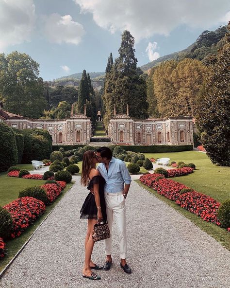 LUXURY LADIES on Instagram: “An Italian love story 📸 by @ariviere” Travel Outfit Plane, Luxury Couple, Classy Couple, Future Lifestyle, Photo Couple, Old Money Aesthetic, Couple Aesthetic, Couples Photoshoot, Cute Couples Goals