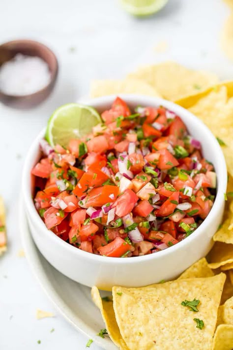 An easy Homemade Pico de Gallo Recipe made with simple fresh ingredients for a delicious, addicting fresh tomato salsa that has a spicy kick to it. Learn all my tricks for an authentic pico de gallo guaranteed to be a crowd favorite! #salsa #fresh #pico #bestsalsa #picodegallo #mexican #appetizer Mild Salsa Recipe, Salsa Recept, Homemade Pico, Easy Homemade Salsa, Tomato Salsa Recipe, Fresh Salsa Recipe, Homemade Seasoning, Homemade Salsa Recipe, Homemade Tortilla Chips