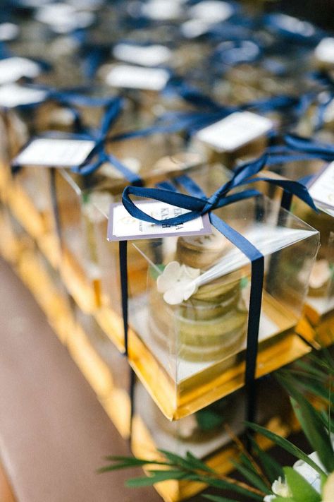 Wedding Cake Favors, Betty Crocker Cake Mix, Tuscan Inspired Wedding, Cake Favors, Gift Box Ideas, Summer Wedding Reception, Cookie Wedding Favors, Mini Wedding Cakes, Mini Torte