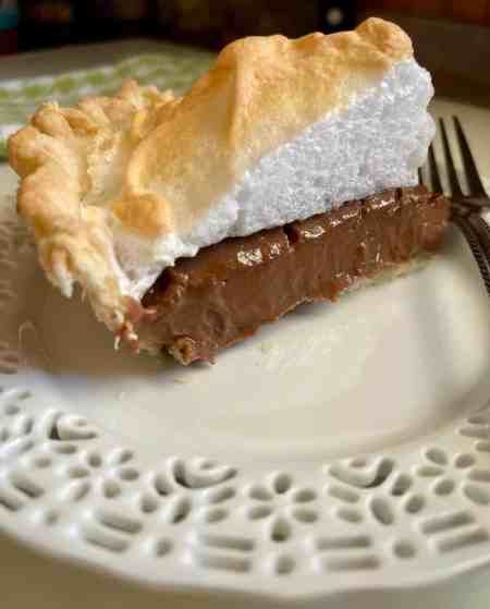 The Best Old Fashioned Chocolate Pie You'll Ever Eat Chocolate Pie For One, Southern Chocolate Meringue Pie, Homemade Chocolate Pie With Meringue, Chocolate Pie Recipe Old Fashioned Easy, Old Fashion Chocolate Pie Recipe, Old Fashioned Chocolate Meringue Pie, Grandmas Chocolate Pie, Paula Deen Chocolate Pie, Pioneer Woman Chocolate Pie