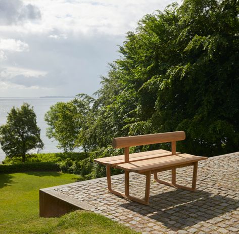 Outdoor Exhibition, Entryway Benches, Wood Cleaner, Mountain Living, Bench Designs, Sustainable Furniture, Scandinavian Furniture, Fritz Hansen, Outdoor Bench