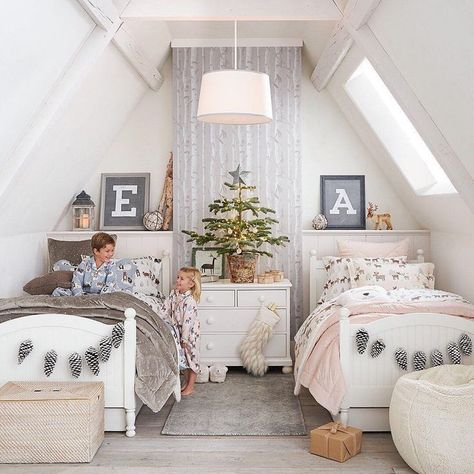 Simple ways to decorate kids' rooms for Christmas. Decor from designers and everyday folks to bring you a kids' rooms that make the most of the Holidays. Boy And Girl Shared Room, Boy And Girl Shared Bedroom, Boys Shared Bedroom, Kids Shared Bedroom, Shared Girls Bedroom, Shared Kids Room, Cool Kids Rooms, Shared Bedroom, Shared Room