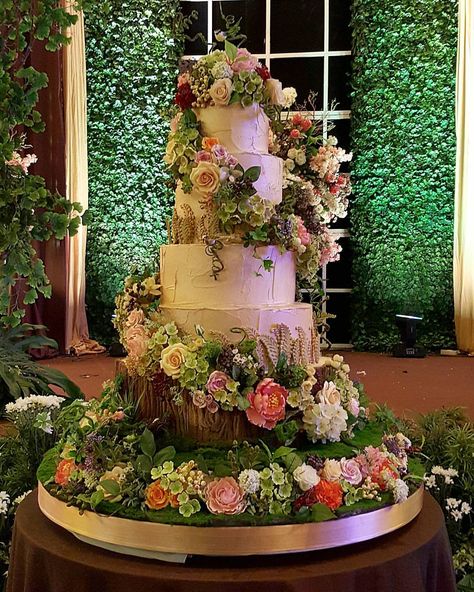 Enchanted forest theme cake Forest Theme Cakes, Enchanted Forest Cake, Wedding Cake Forest, Enchanted Forest Quinceanera Theme, Enchanted Forest Quinceanera, Enchanted Forest Decorations, Enchanted Forest Party, Enchanted Forest Theme, Quinceanera Planning