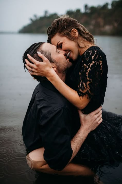 Water Engagement Photos, Shooting Photo Couple, Elopement Styled Shoot, Couples Beach Photography, Shooting Couple, Love Shoot, Lake Photoshoot, Water Shoot, Couple Engagement Pictures