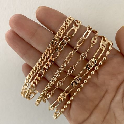 Gold Wrist Jewelry, Gold Filled Bracelets, Classy Gold Jewelry, Bracelet Ideas Gold, Jewelry 2022, Gold Bracelets Stacked, Gold Bracelet Set, Accesories Jewelry, Jewelry Bracelets Gold