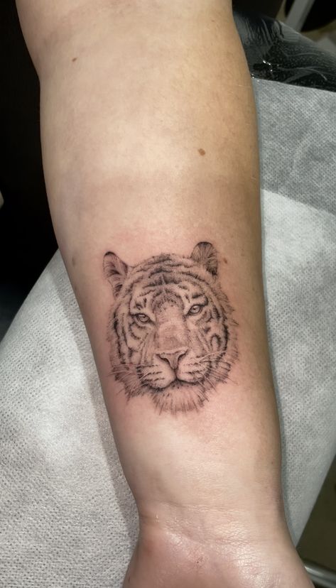 Tiger tattoo 
Black and grey tattoo 
Sticker sleeve 
Tiny tattoos 
Small tattoo 
Tattoo inspiration Tiger Tattoo, Tattoo Pattern, Animal Pattern, Tattoos, On Instagram, Instagram