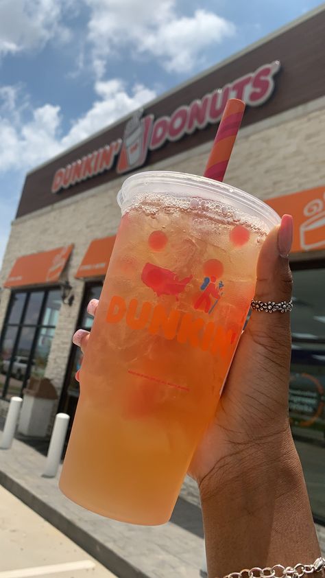 New Dunkin donut drink Soda Station, Dunkin Donuts Drinks, Dunkin Dounuts, Dunkin Drinks, Snack Aesthetic, Dunkin Donuts Iced Coffee, Lemonade Drink, Fun Summer Drinks, Checker Background