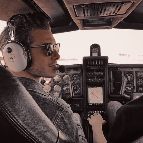 Miles And Tate Aesthetic, Male Pilot Aesthetic, Pilot Boyfriend Aesthetic, Miles Archer Aesthetic, Pilot Aesthetic Male, The Simple Wild Aesthetic, Miles Archer, Ugly Love Colleen Hoover, Hoover Books