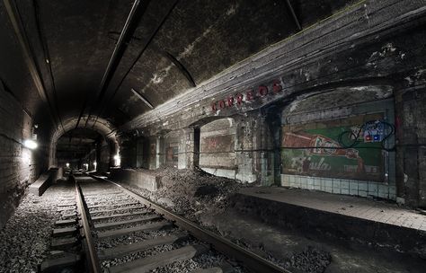 The winding maze of underground tunnels that make up Barcelona's metro stations hold more than meet the eye... Check out what's hidden beneath your feet... Abandoned Subway, Abandoned Train Station, London Underground Stations, Disused Stations, Metro System, Abandoned Train, Underground Tunnels, Subway Train, Air Raid