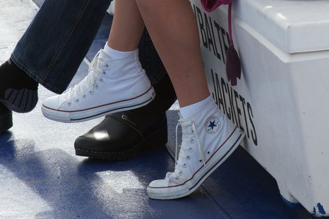 White Converse Outfit Ideas, Converse High Outfit, White Converse Aesthetic, High Top Converse Outfit, White Converse High Tops, Converse With Dress, White Converse Outfits, Converse Aesthetic, White High Top Converse