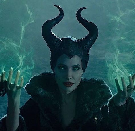 Maleficent Aesthetic, Maleficent Angelina Jolie, Maleficent Art, Maleficent 2014, Angelina Jolie Maleficent, Maleficent Movie, Disney Live Action Movies, Evil Disney, Movie Screencaps