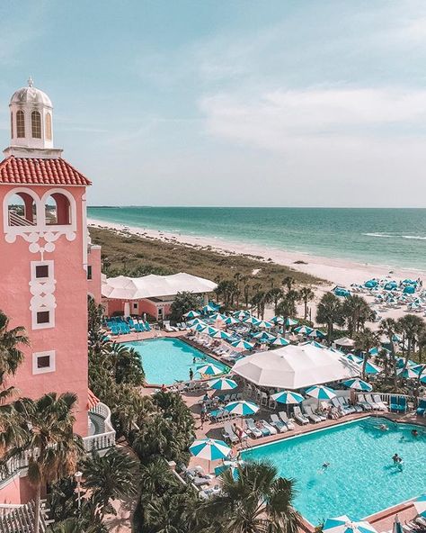 Ann Dang • travel & design (@xplorationink) • Photos et vidéos Instagram Beach House Hotel, The Don Cesar, Florida Travel Destinations, Don Cesar, St Pete Beach, Florida Girl, Girls Vacation, Landmark Hotel, The Don