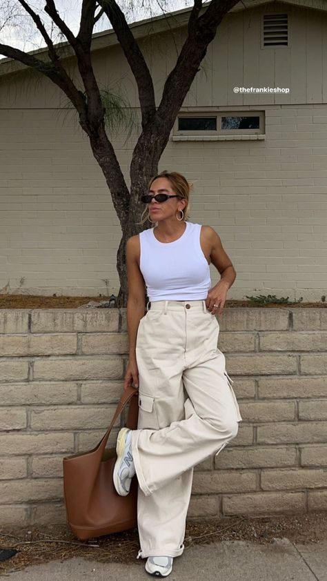 Beige Cotton Pants Outfits, Cream Cargo Pant Outfit Women, Off White Cargo Pants Outfit, Cream Jeans Outfit Summer, Linen Cargo Pants Outfit, Cream Outfits For Women, Cotton Pants Outfit, Khaki Pants Outfit Women, Cream Jeans Outfit