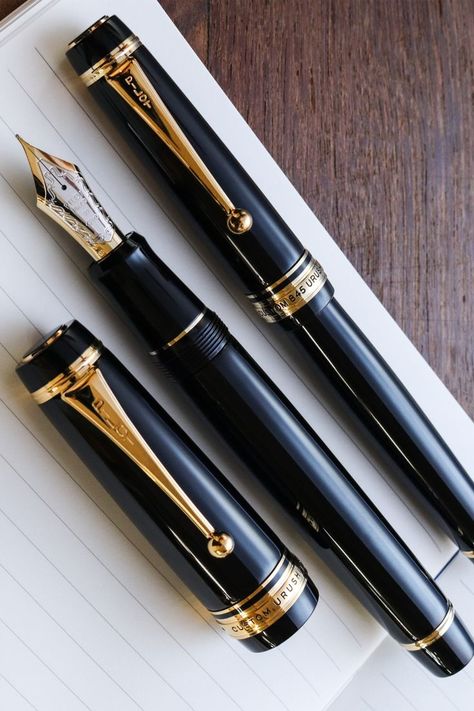 Japanese Fountain Pen, Fountain Pens Writing, Fountain Pen Drawing, Pilot Fountain Pen, Gentleman Lifestyle, Japanese Pen, Elegant Pens, English Gentleman, Fancy Pens