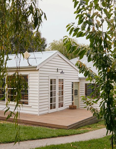 Wrap Around Patio, Antique White Usa, Dulux Natural White, Pop And Scott, House Finishes, Melbourne House, Storey Homes, Warm Undertone, Australian Homes