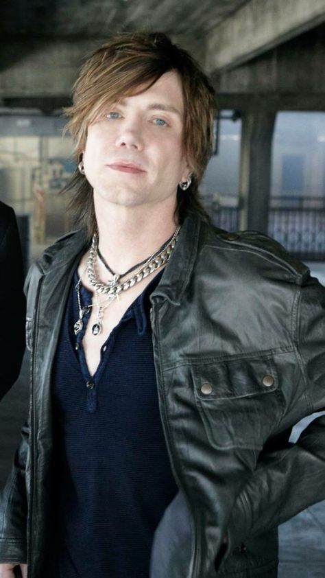 John Rzeznik. The Goo Goo Dolls John Rzeznik 90s, Johnny Rzeznik, John Rzeznik, The Goo Goo Dolls, Gregg Allman, Goo Goo Dolls, Dave Grohl, Couch Potato, Larp