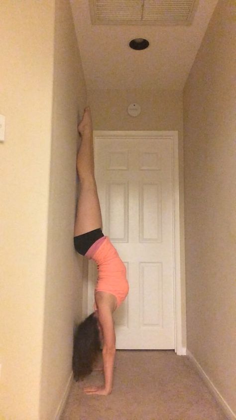 Wall handstand Handstand With Wall, Wall Handstand, Hand Stands, Inspo Pics, Random Pictures, Handstand, Beach Pictures, Crossfit, Train