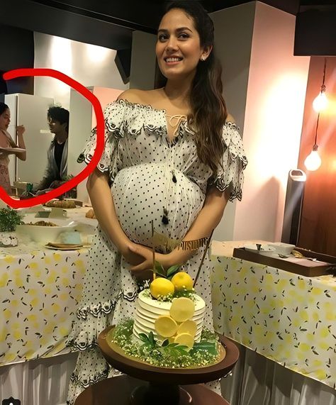 Baby Shower Indian, Indian Baby Showers, Mira Rajput, Inspirational Movies, Wedding Hijab, Small Budget, High School Sweethearts, Shower Dresses, Sporty Hairstyles