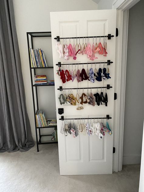 Bow Storage Ideas Nursery, Toddler Bow Organization, Diy Bow Storage, Baby Bow Organization Diy, Nursery Bow Organization, Baby Bow Storage, Diy Bow Organizer, Baby Girl Bow Storage, Bows Organizer Ideas