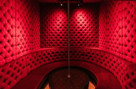 Punk Aesthetic Room, Vampire Queen Aesthetic, Red Room Decor, Dungeon Room, Indie Punk, Red Aesthetic Grunge, Nightclub Design, Queen Aesthetic, Vampire Queen