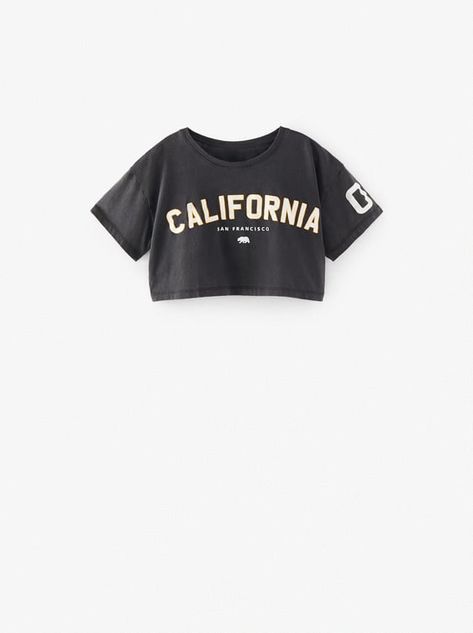 T - SHIRT WITH TEXT | ZARA United States Belly Shirts, T Shirt Crop Top, Girls Crop Tops, Shirts For Teens, Aesthetic Shirts, Fashionista Clothes, Cute Crop Tops, Crop Top Outfits, Cute Comfy Outfits