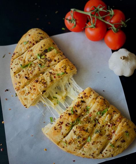 Dominos Garlic Bread, Naan Recipes, Wedding Buffets, Bread Naan, Stuffed Garlic Bread, Garlic Cheese Bread, Yeast Breads, Handmade Logo, Eggless Recipes