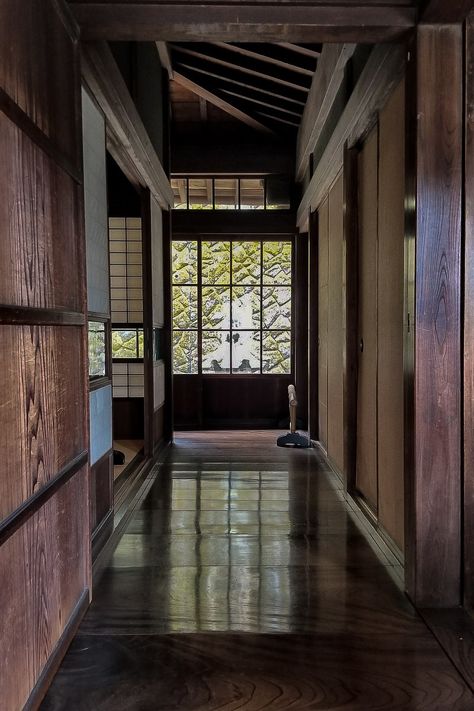 Minka House, Tiny Japanese House, Rural Japanese House, Old Japanese House Interior, Old Japanese House Aesthetic, Traditional Japanese House Inside, Old Traditional Japanese House, Folk House, Traditional Japanese Home