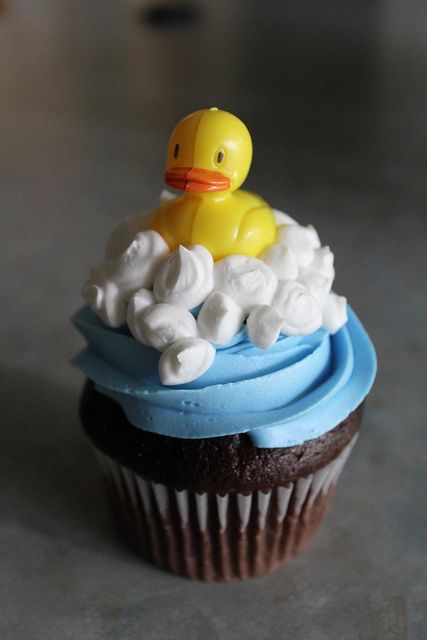 Ducky Cupcakes, Duck Baby Shower Theme, Rubber Ducky Party, Shower Punch, Rubber Ducky Birthday, Rubber Duck Birthday, Cute Drinks, Shower Photos, Baby Shower Punch