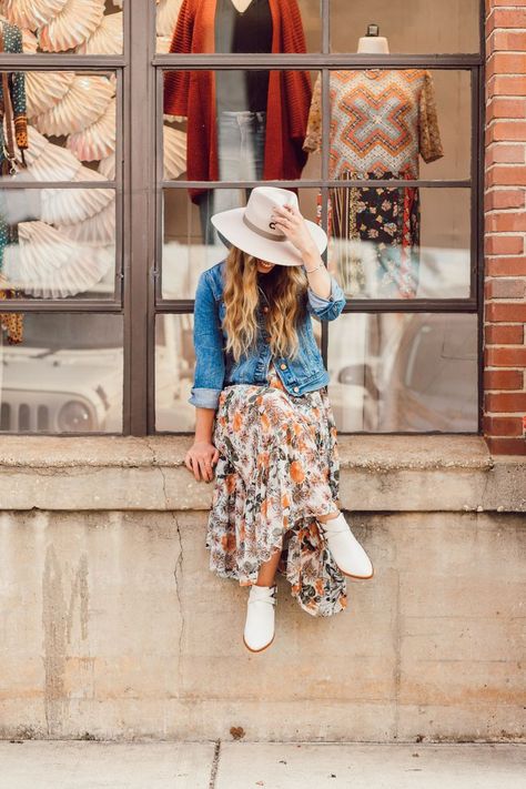 Hat Outfit Spring, Western Boot Outfit, Fedora Hat Outfits, Felt Cowboy Hat, Bright Colored Outfits, Ankle Cowboy Boots, Western Trend, Comfy Clothing, Simply Fashion