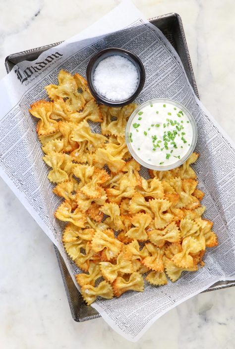 Vegan Air Fryer Salt and Vinegar Pasta Chips - Labeless Nutrition Vegan Air Fryer, Salt And Vinegar Potatoes, Pasta With Olives, Fried Pasta, Pasta Chips, Salt And Vinegar, Lentil Pasta, Chickpea Pasta, Pasta Shapes