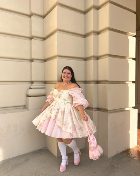 Summer lives in a memory 🌼🎀🩰 #selkie #princessaesthetic #pinkpinkpink #pinkfeed #pinkaesthetic #fluentinpink #princesscore #princessdress #plussizestyle #curvyfashion #losangeles #latinainfluencer #coquette #coquetteaesthetic #plussizecoquette #pinterestaesthetic #ａｅｓｔｈｅｔｉｃ #girlyoutfits #girlygirl #girlystyle #pinkgirl #femininefashion #hyperfeminine #balletcore #softgirl Plus Size Kawaii Aesthetic, Kawaii Clothes Plus Size, Plus Coquette Outfit, Curvy Coquette Outfits, Plus Size Coquette Aesthetic, Plus Size Balletcore, Coquette Outfit Plus Size, Plus Size Pastel Outfits, Plus Size Coquette Outfits