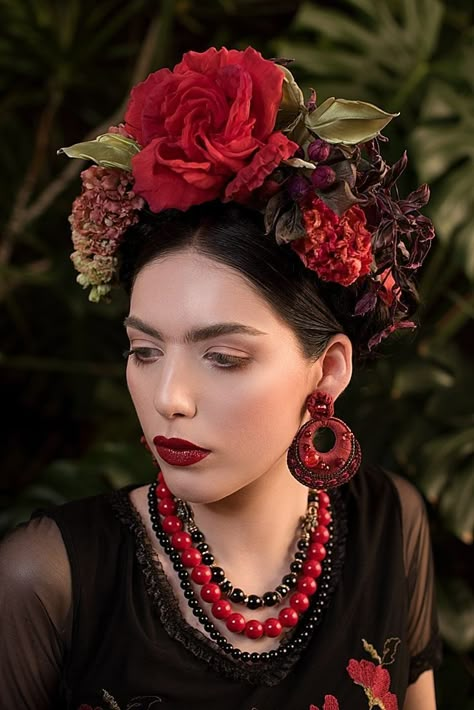 Mexican Flower Headpiece, Frida Kahlo Flower Crown, Spanish Bride, Mexican Fiesta Bridal Shower, Freida Kahlo, Frida Kahlo Portraits, Frida Kahlo Style, Halloween Makeup Diy, Clean Fashion