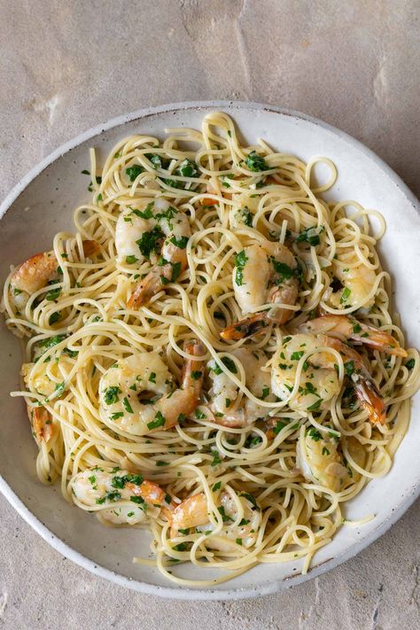 Garlic Butter Prawn Pasta Garlic Butter Prawn Pasta, Easy Seafood Pasta Recipes, Cooked Prawn Recipes, Garlic Prawn Pasta, Garlic Prawn, Aesthetic Recipes, Butter Prawn, Pasta Aesthetic, Prawn Pasta