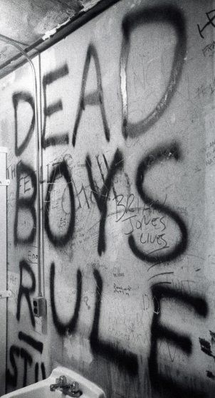 CBGB bathroom, 1977. 1970s Punk, Purple Diary, John Bennett, The Get Down, Rock Aesthetic, Punk Aesthetic, Punk Music, New Rock