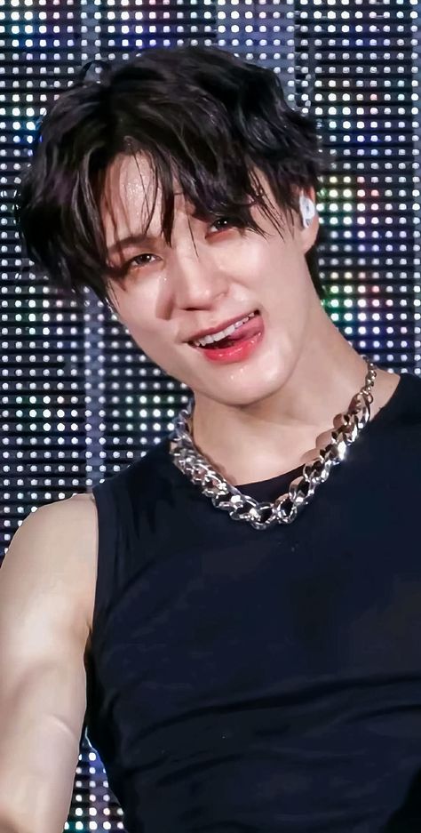 Jeno   #jeno #nct #nctdream #nct127 #nctzen #kpop #men #abs #wallpaper #icon Abs Wallpaper, Jeno Abs, Men Abs, Nct Jeno, Kpop Men, Wallpaper Icon, Kpop Exo, Man Bun, Kang Daniel