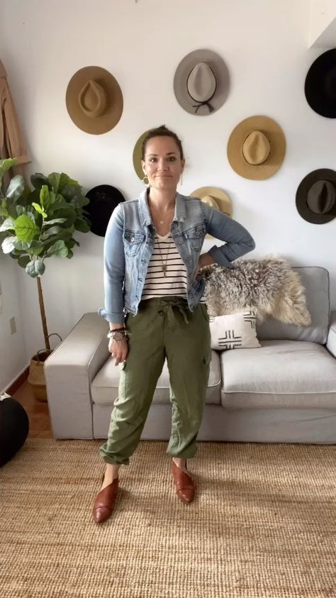 Green Linen Joggers Outfit, Linen Joggers Outfit, Jogger Outfit, Linen Joggers, Joggers Outfit, Sophisticated Style, Everyday Outfits, Everyday Fashion, Green