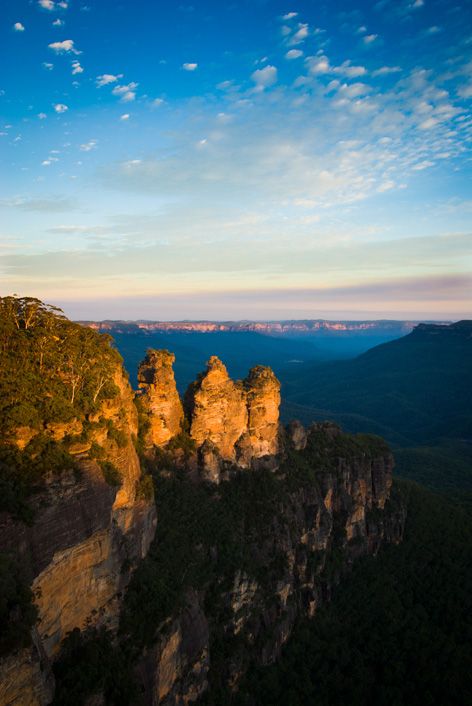 3 sisters at Blue Mountains, Sydney, Australia Aus Travel, Australian Colours, Australia Bucket List, Mountains Aesthetic, 3 Sisters, Ruby Slippers, Blue Mountains, Three Sisters, True North