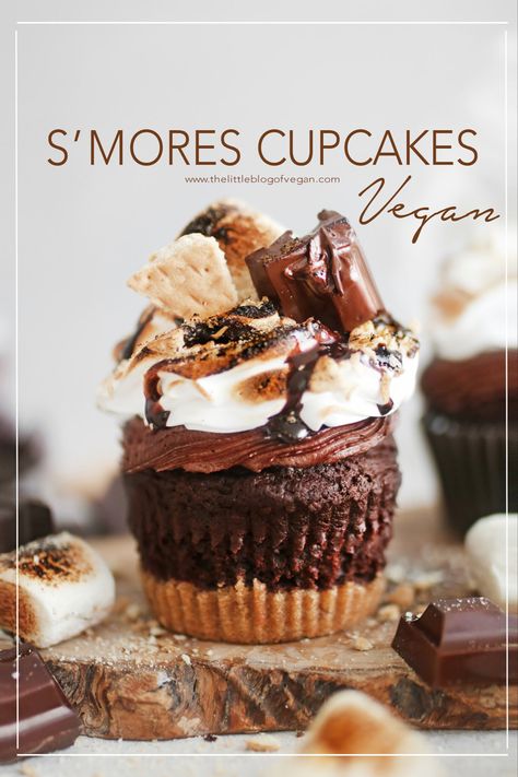 Smores Cupcake Recipe, Vegan Smores, Extreme Cakes, S Mores Cupcakes, Chocolate Fudge Sauce, Smores Cupcakes, Vegan Marshmallows, Seasonal Desserts, Brownie Cupcakes