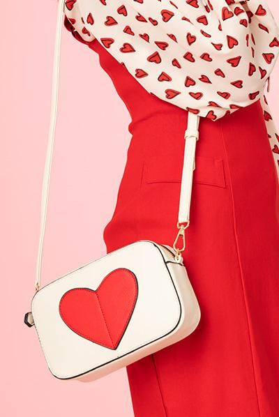 Vintage Red Formal Bags, Vintage Red Formal Bag, Black 1920s Dress, Chic Red Heart-shaped Shoulder Bag, Chic Red Heart-shaped Bag, Lovecore Fashion, Heels Unique, Red Heart-shaped Novelty Jewelry, Heart Shaped Bag