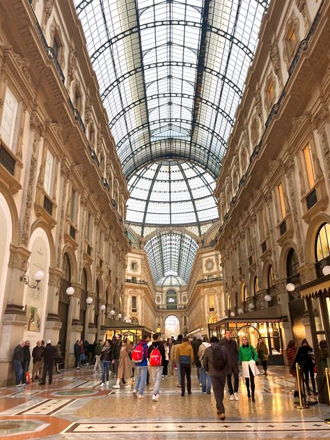 #fashion #aesthetic #milano #italy #travel #instagram #shopping Milano Shopping Street, Milan Shopping Street, Shopping Mall Aesthetic, Milan Shopping, Mall Aesthetic, Shopping Aesthetic, Instagram Shopping, Milano Italy, Travel Instagram