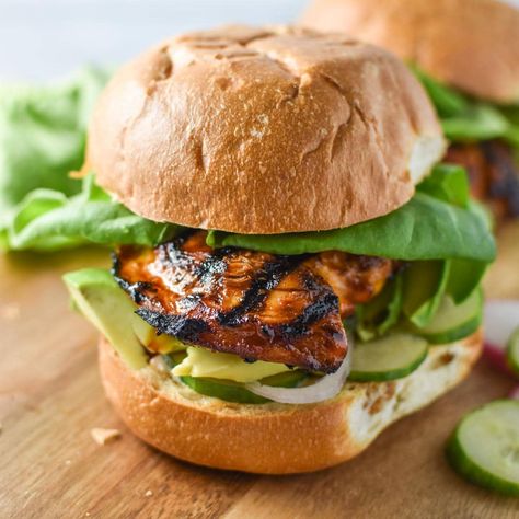 Summer Pool Party Food, Chipotle Chicken Sandwich, Chipotle Honey Chicken, Honey Chicken Sandwich, Pool Party Food Ideas, Sliced Chicken Breast Recipes, Mexican Grilled Chicken, Dizzy Cook, Honey Chipotle Chicken