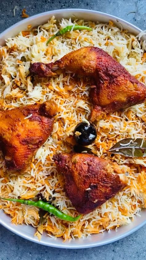 Yemeni Chicken Mandi, Mandi Chicken Recipe, Mandi Rice Recipes, Mandi Food, Chicken Mandi Recipe, Mandi Recipe, Chicken Mandi, Yemeni Food, Ramadan Food