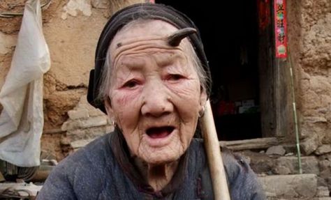 Satan Real Face | 101-year-old Zhang Ruifang, with the horn growing out of the left side ... Demon People, Human Horn, Nephilim Giants, Human Oddities, Steve Irwin, Rare Disease, Ghost Hunting, Human Condition, Women Names