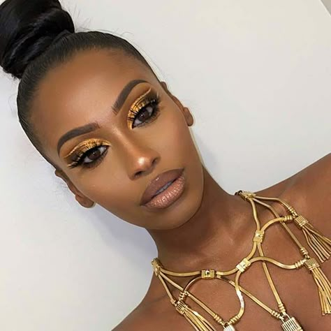 Makeup Looks Black Women, Makeup Carnaval, Black Makeup Looks, Golden Makeup, Birthday Makeup Looks, Black Eye Makeup, Gold Makeup Looks, New Year's Makeup, New Years Eve Makeup