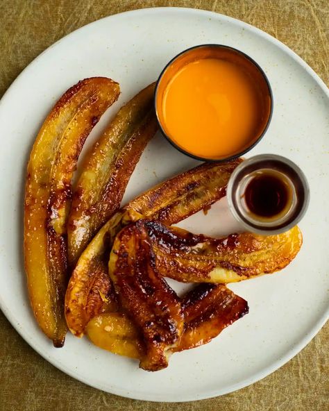 Nigel Slater’s recipes for miso soup, and caramelised bananas | Food | The Guardian Banana Recipes Savory, Caramelized Fruit, Fruit Soup, Light Soups, Passion Fruit Juice, Nigel Slater, Caramelized Bananas, Spring Vegetables, Miso Soup